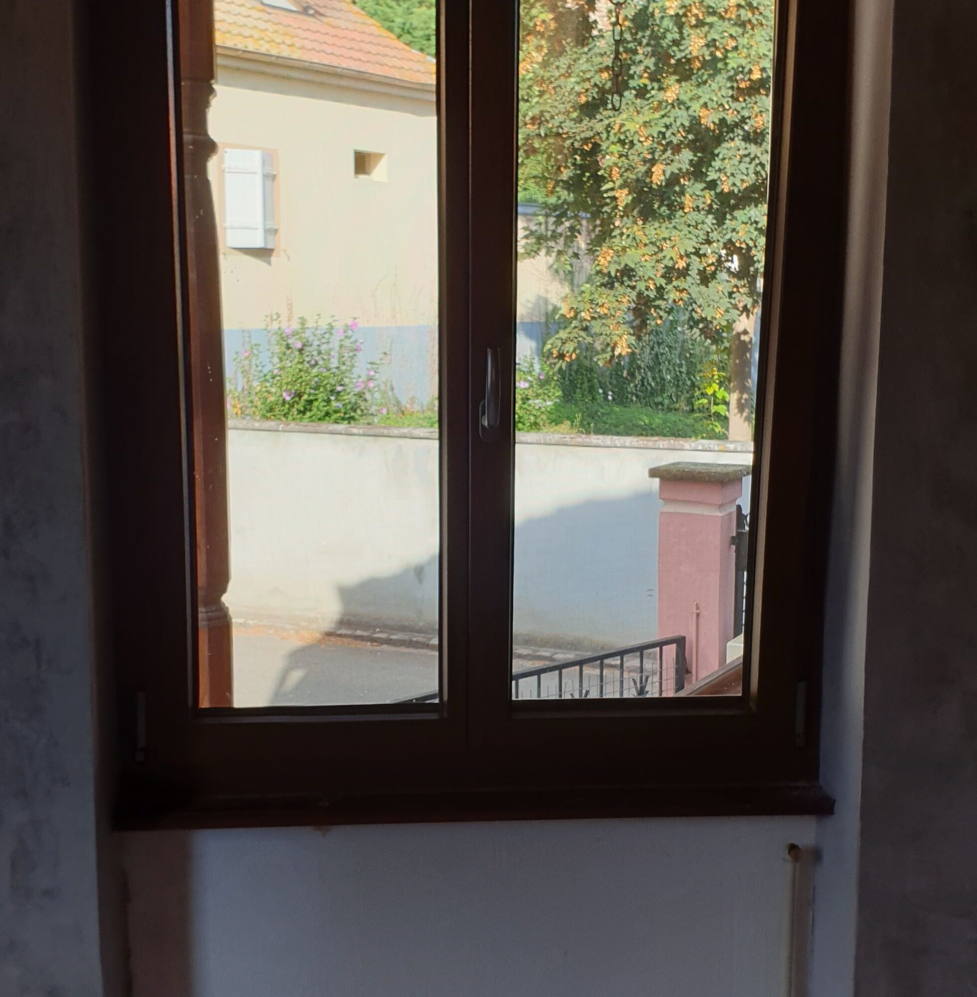 Comment se d&eacute;roule la fabrication r&eacute;elle d&rsquo;une fen&ecirc;tre en aluminium dans un atelier ? Belfort