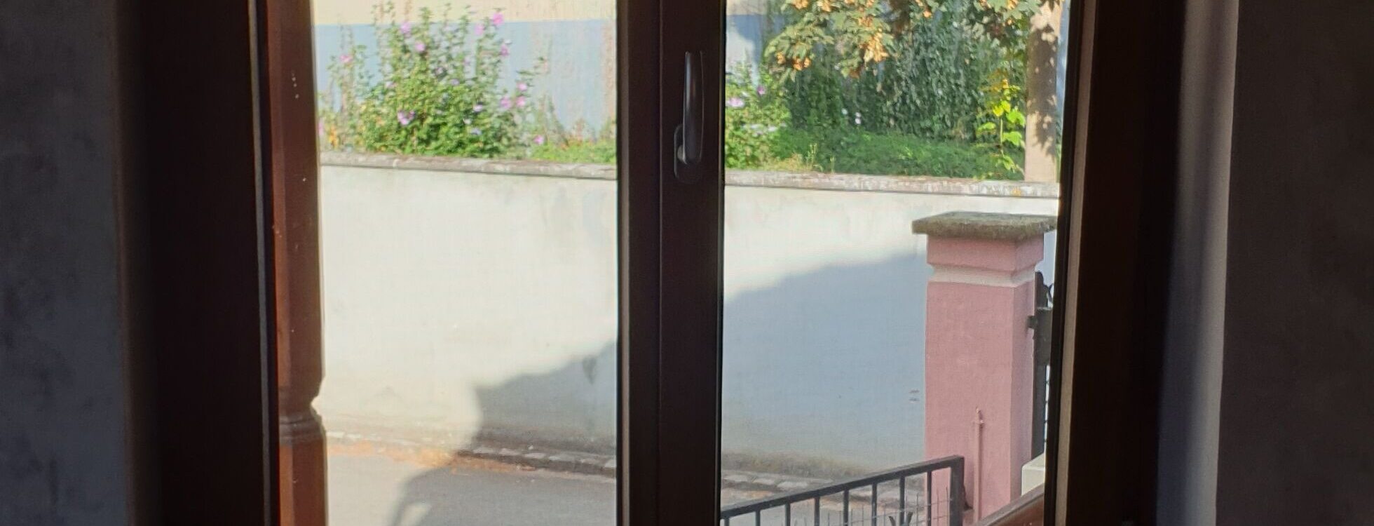 Comment se d&eacute;roule la fabrication r&eacute;elle d&rsquo;une fen&ecirc;tre en aluminium dans un atelier ? Belfort