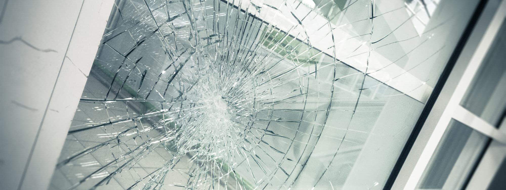 D&eacute;pannage de vitrage cass&eacute; : quelles &eacute;tapes pour s&eacute;curiser rapidement votre logement ? Wittenheim